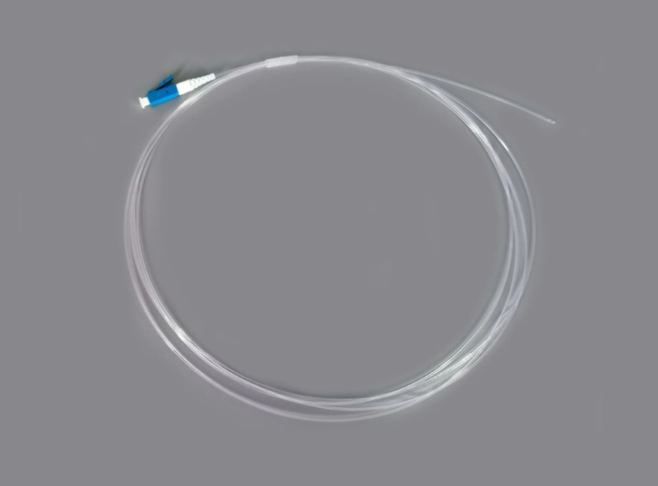Anong uri ng mga optic cable ang karaniwang ginagamit sa konstruksiyon ng FTTH?